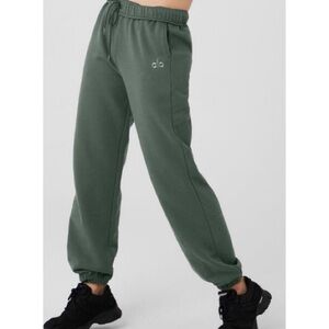 Alo Yoga - Accolade sweatpants in XXS / Dark Cactus